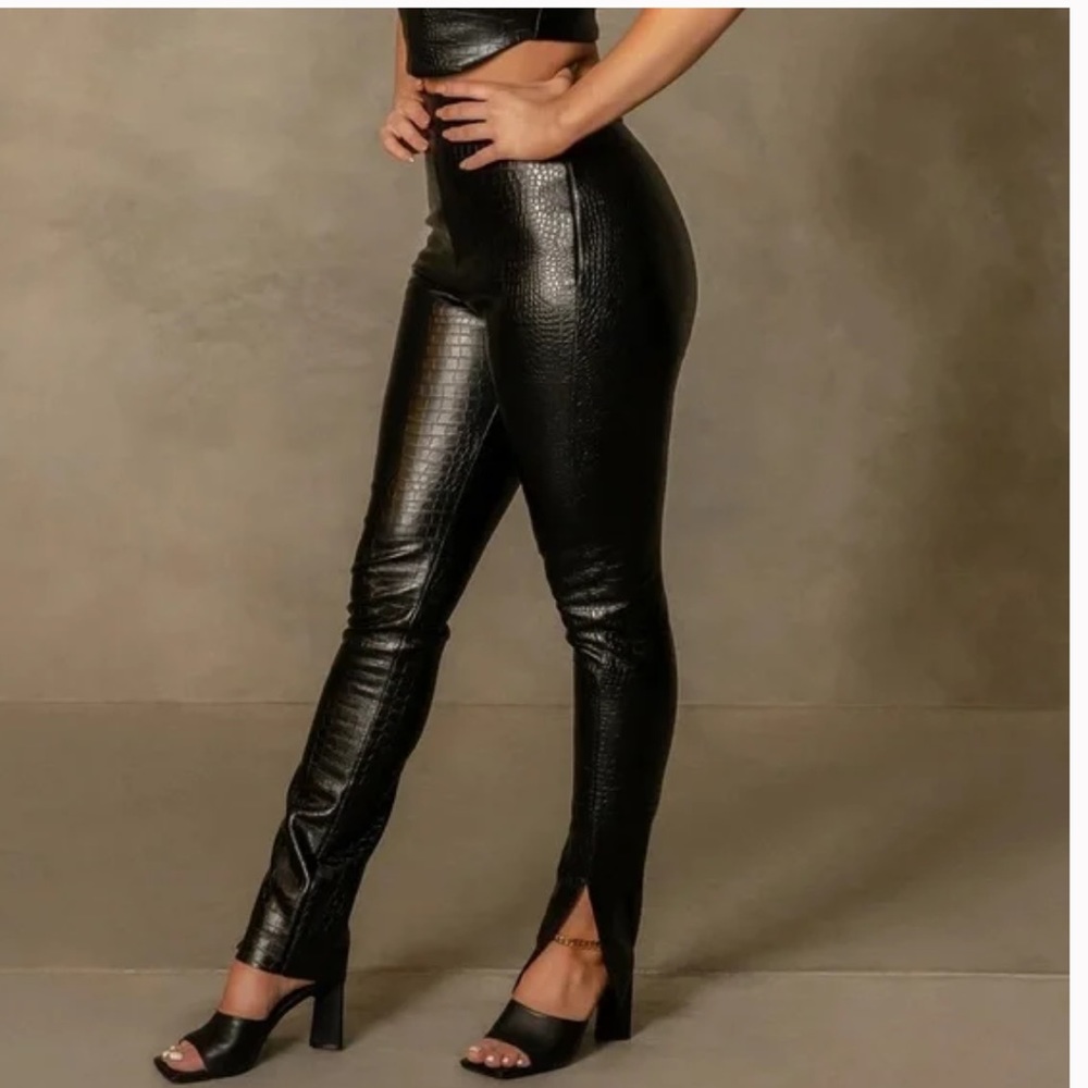 Annabelle High Waisted Croc
Skinny Pant - Black size small